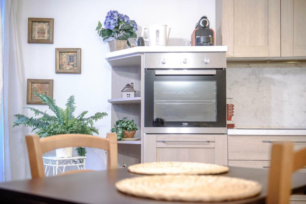 Il Borghetto Di Torno Apartment Bagian luar foto