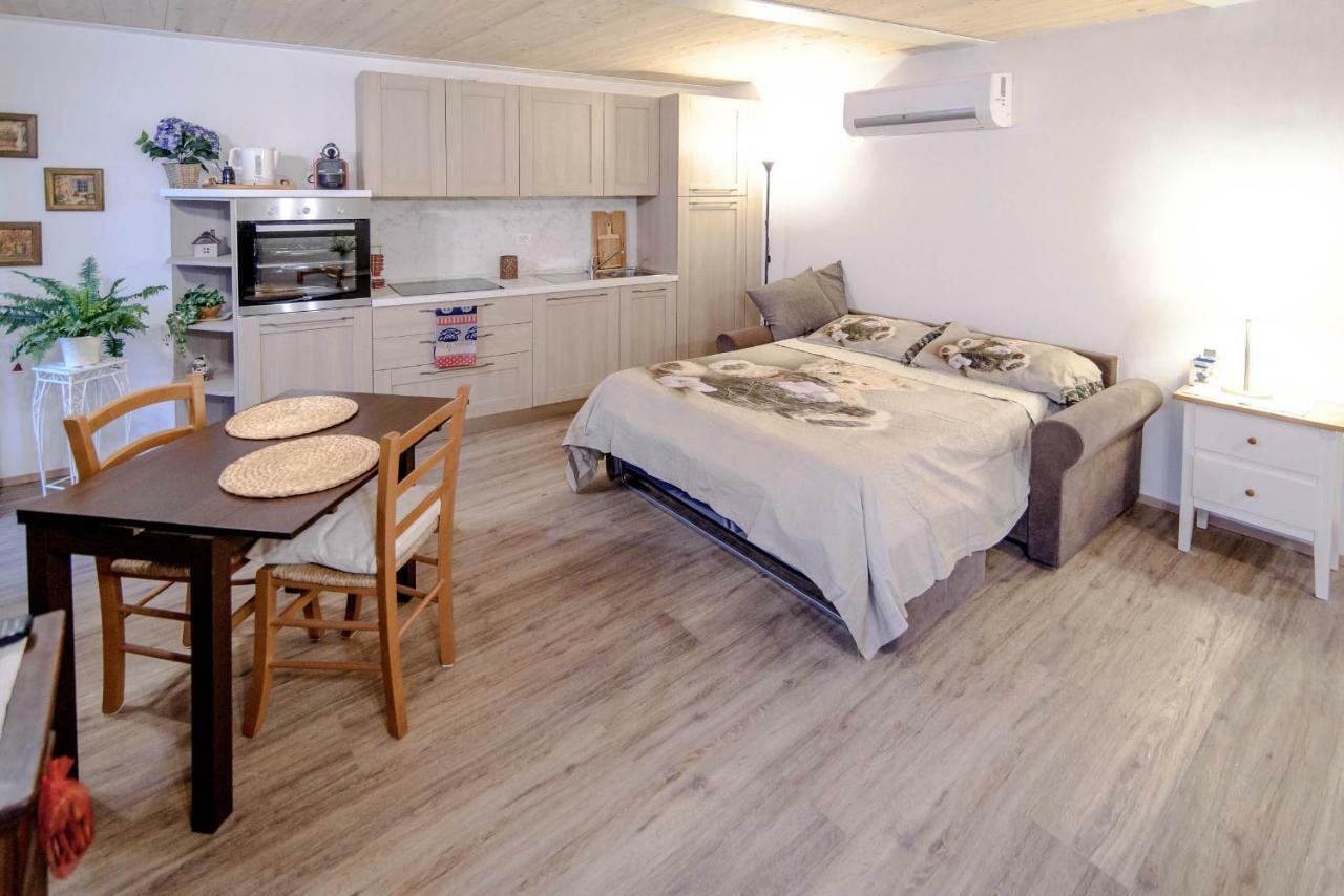 Il Borghetto Di Torno Apartment Bagian luar foto