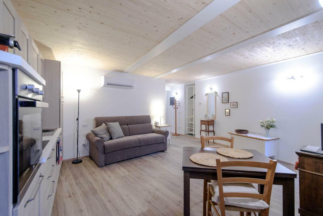 Il Borghetto Di Torno Apartment Bagian luar foto