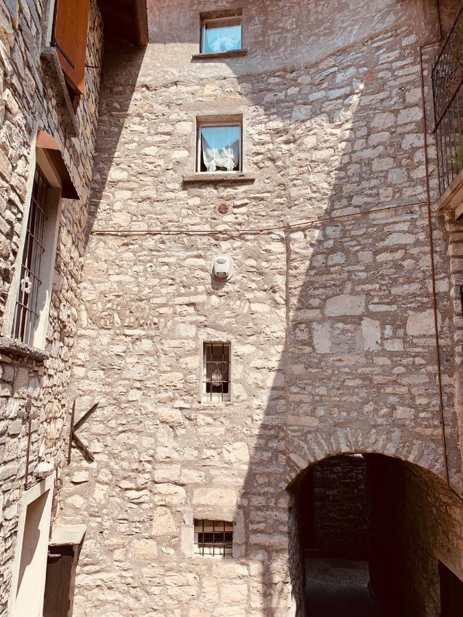 Il Borghetto Di Torno Apartment Bagian luar foto